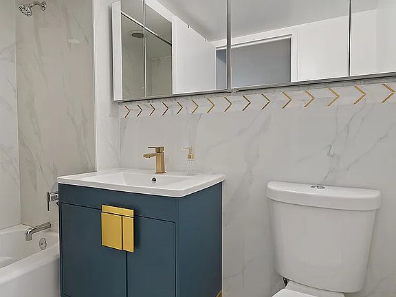 4th image of 555 W 23rd St APT N7q