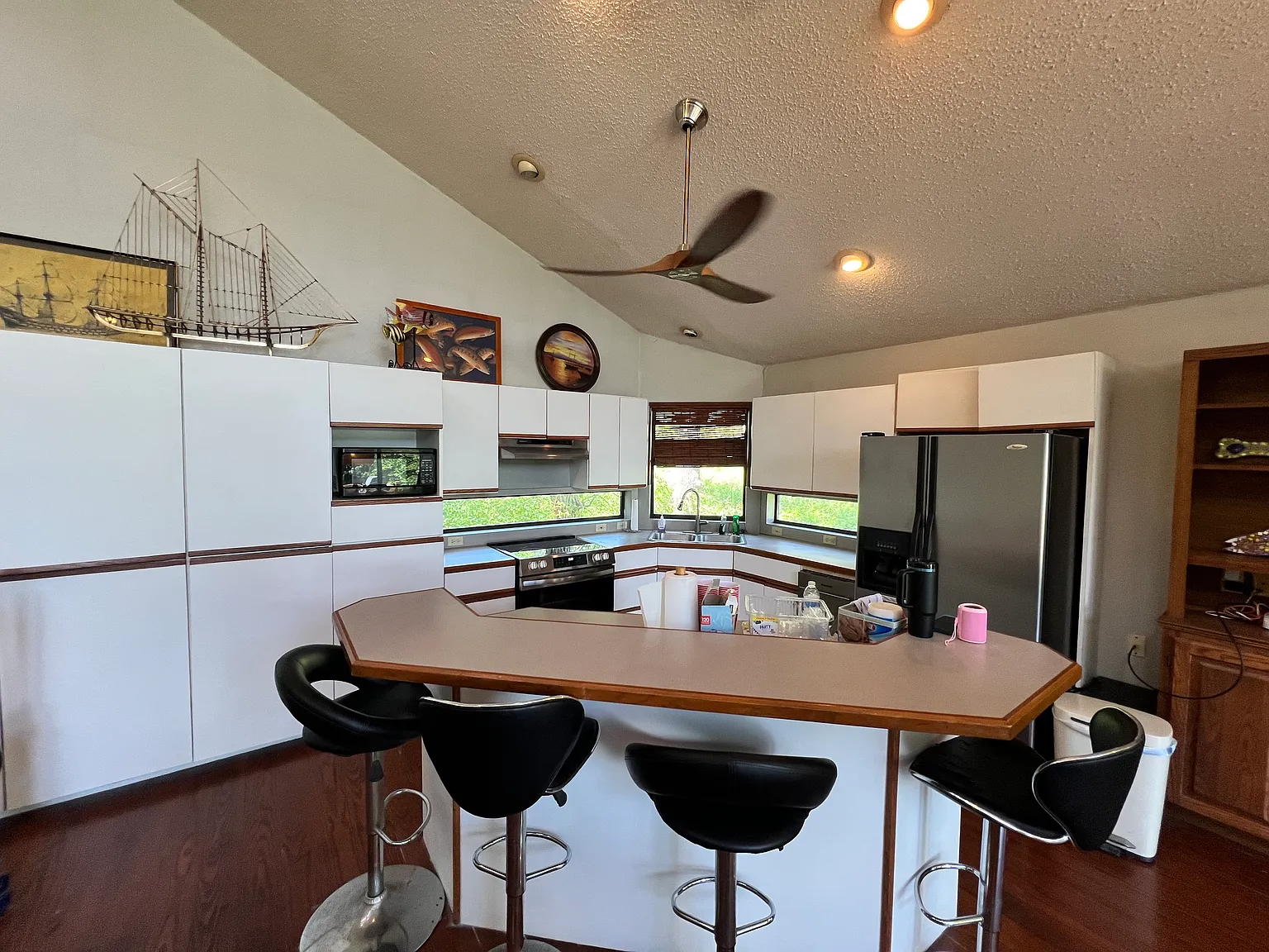 545 Lakeview Dr — Photo 4