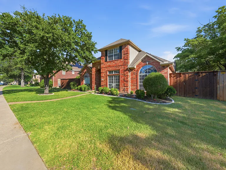 2416 McCarran Dr — Photo 19