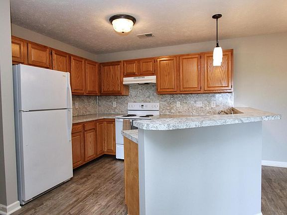 5th image of 6581 Clover Ct SE #205