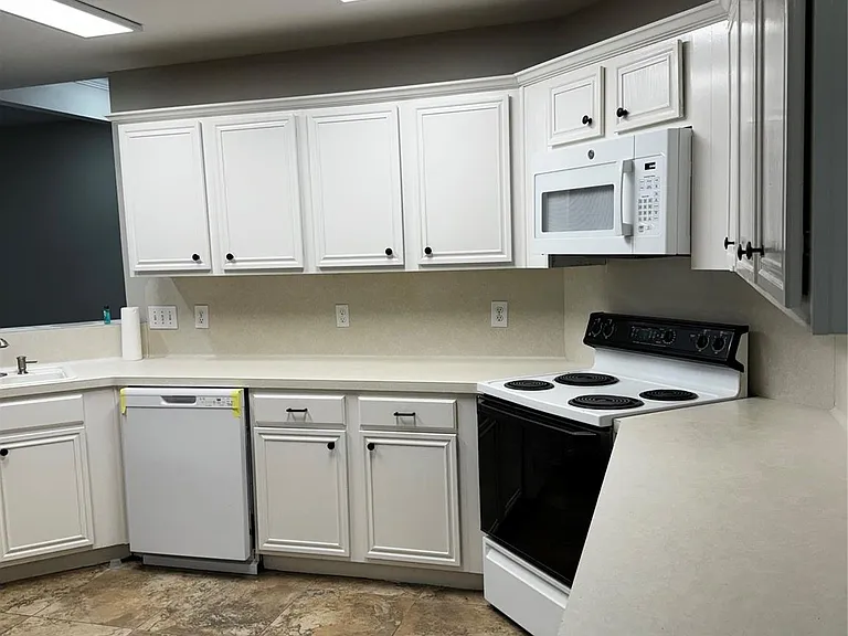 18614 Timbers Dr — Photo 4