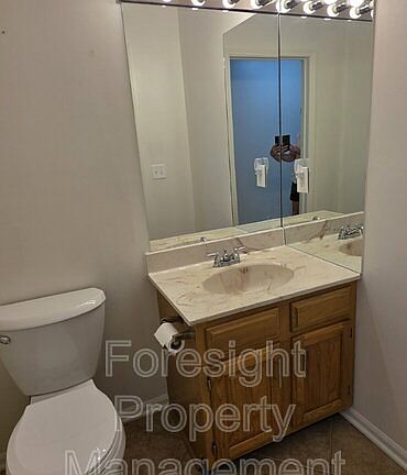5th image of 570 Executive Blvd