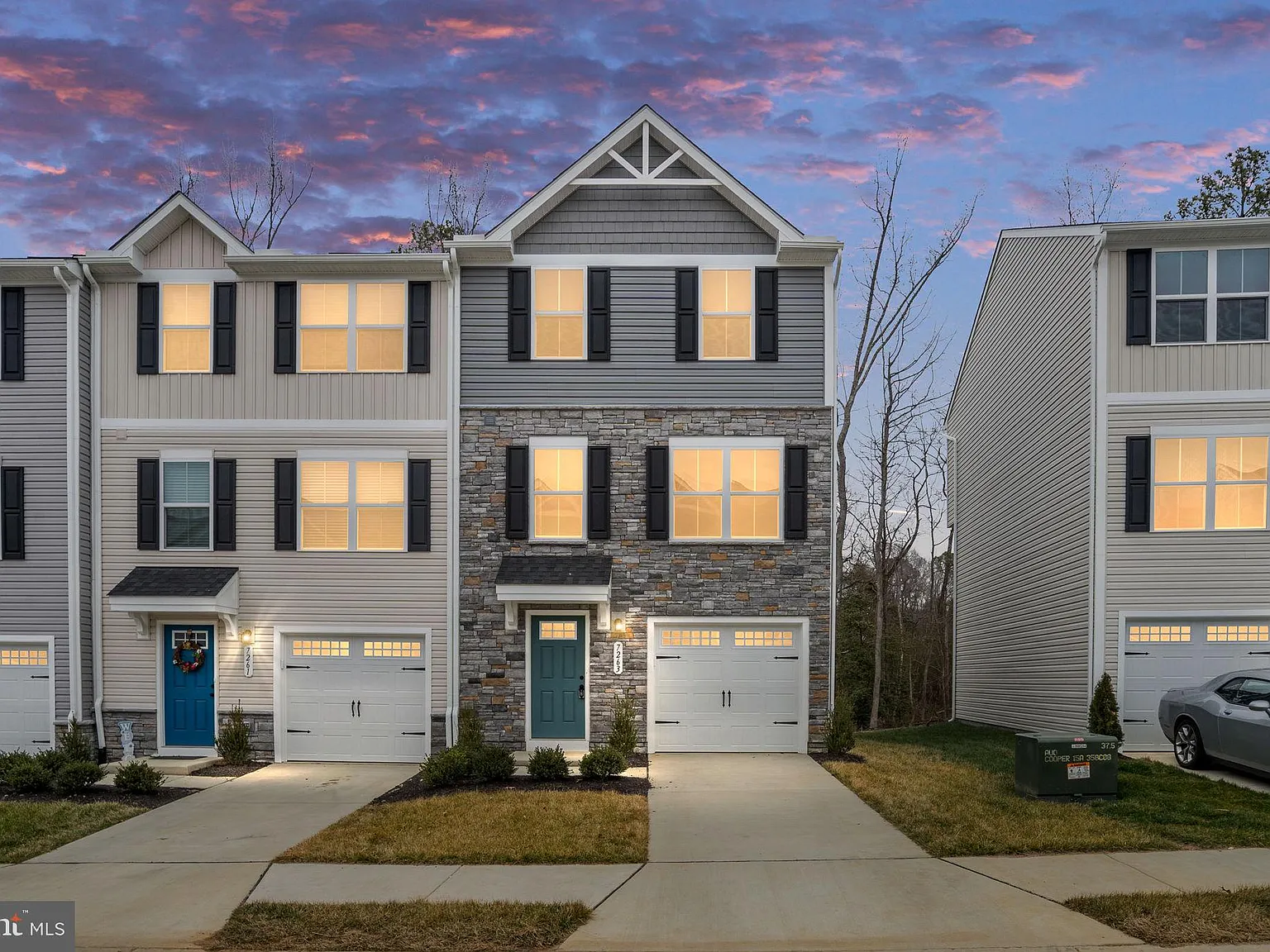 3 bed, 2.5 bath, 1571 sqft, $2,500 — Photo 1