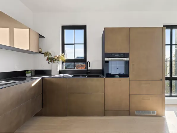 669 Saint Marks Ave APT 5A, Brooklyn, NY 11216