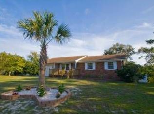 2240 Sloop Point Rd, Hampstead, NC 28443