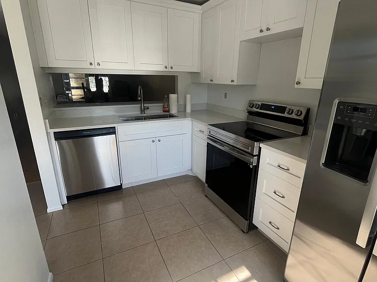 2920 Bradley Ct — Photo 9