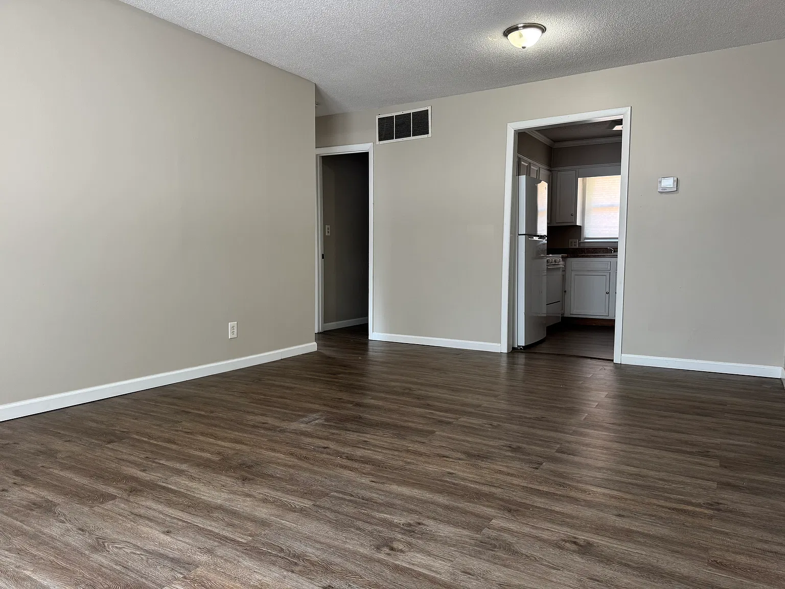 2 bed, 800 sqft, $800 — Photo 2
