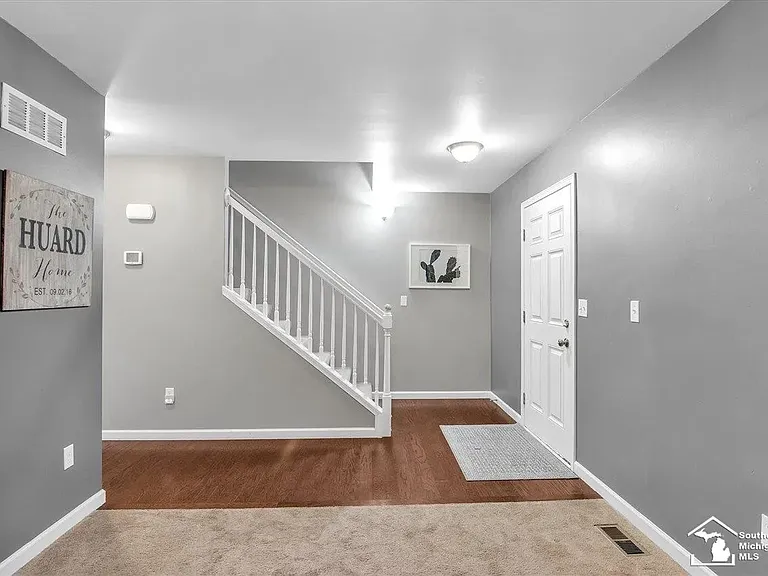 8422 Walnut Hl — Photo 10