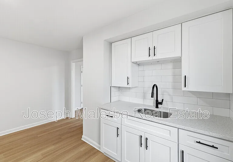 848 Bank St — Photo 34