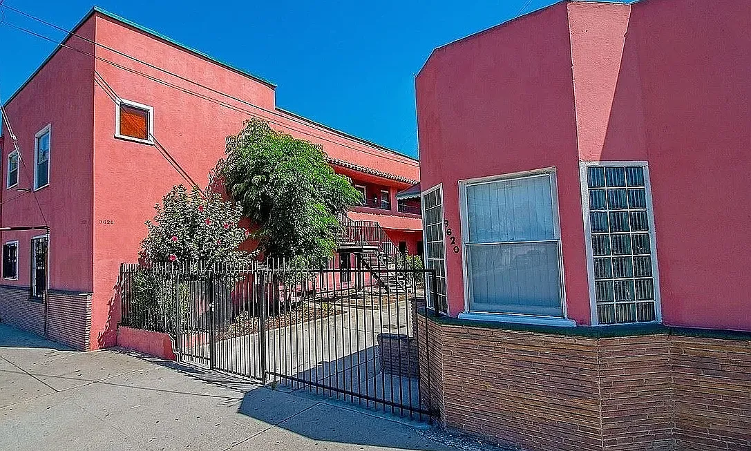 Studio, 300 sqft, $1,525 — Photo 1
