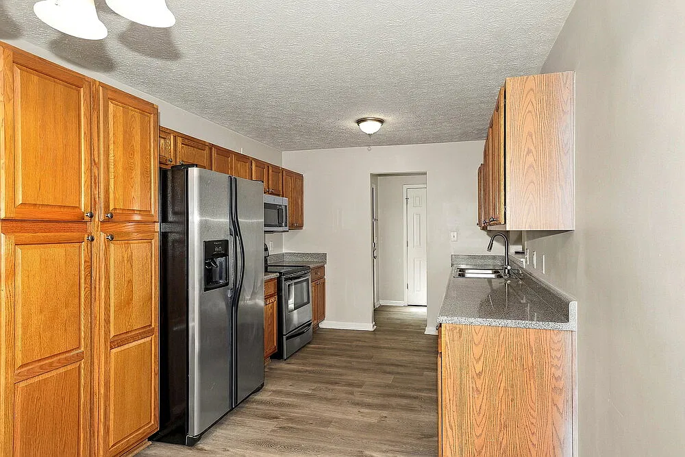 3 bed, 2.0 bath, 1276 sqft, $1,915 — Photo 4