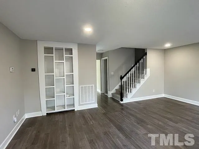 704 Collington Dr — Photo 5
