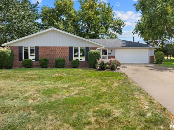 930 E Jackson St, Morton, IL 61550