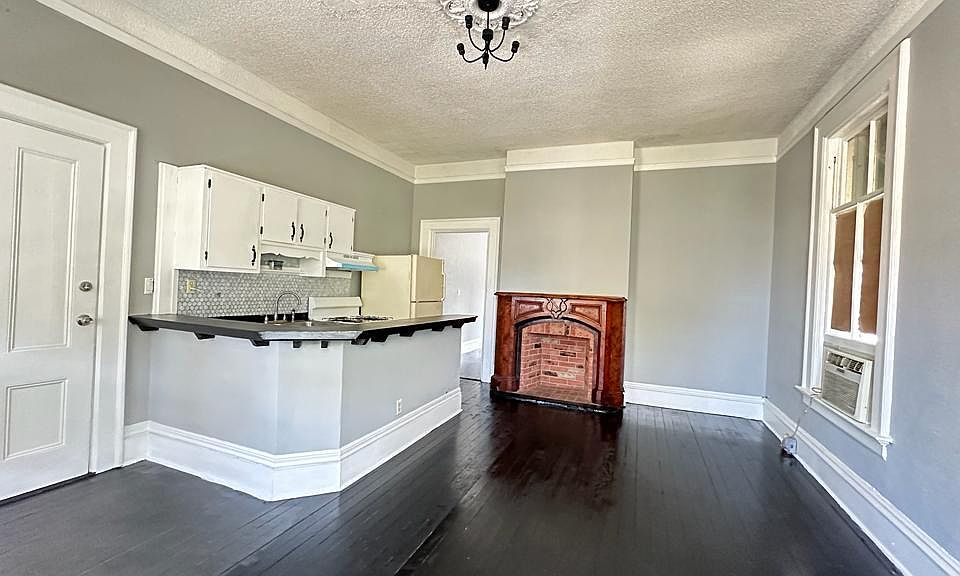 1st image of 109 S 3rd St APT 1