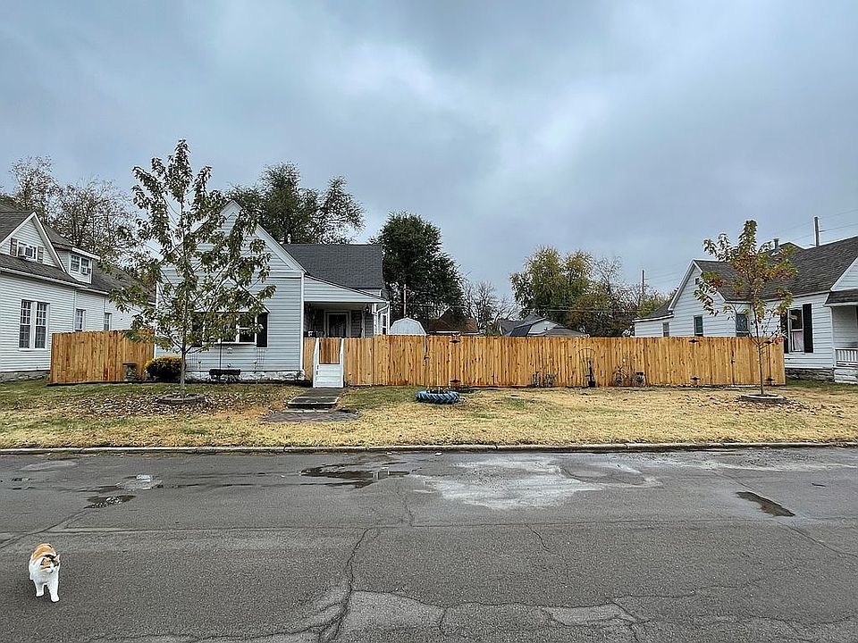 2nd image of 509 E 11th St