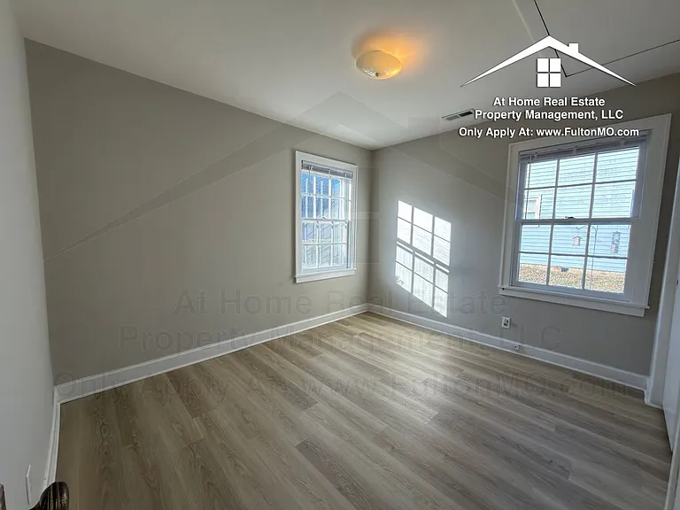 709 N 7th St — Photo 12