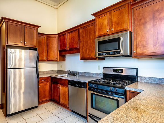 4th image of 257 Lafayette Ave #319