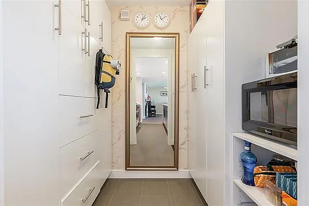 1st image of 455 Beach Cres #Xx