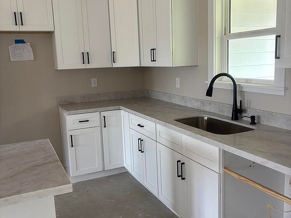 3rd image of 6136 Road 541