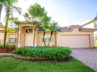 960 NW 185th Ter, Hollywood, FL 33029