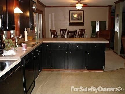 kitch& din area, french drs access deck
						:
						Window over sink, stainless steel sink & built in micro wave, eat at counter