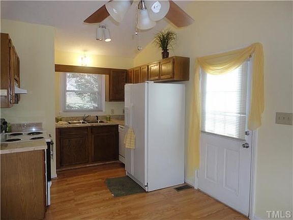 4th image of 2742 Marlin Dr