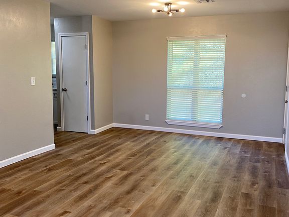 3rd image of 415 Eaton Dr