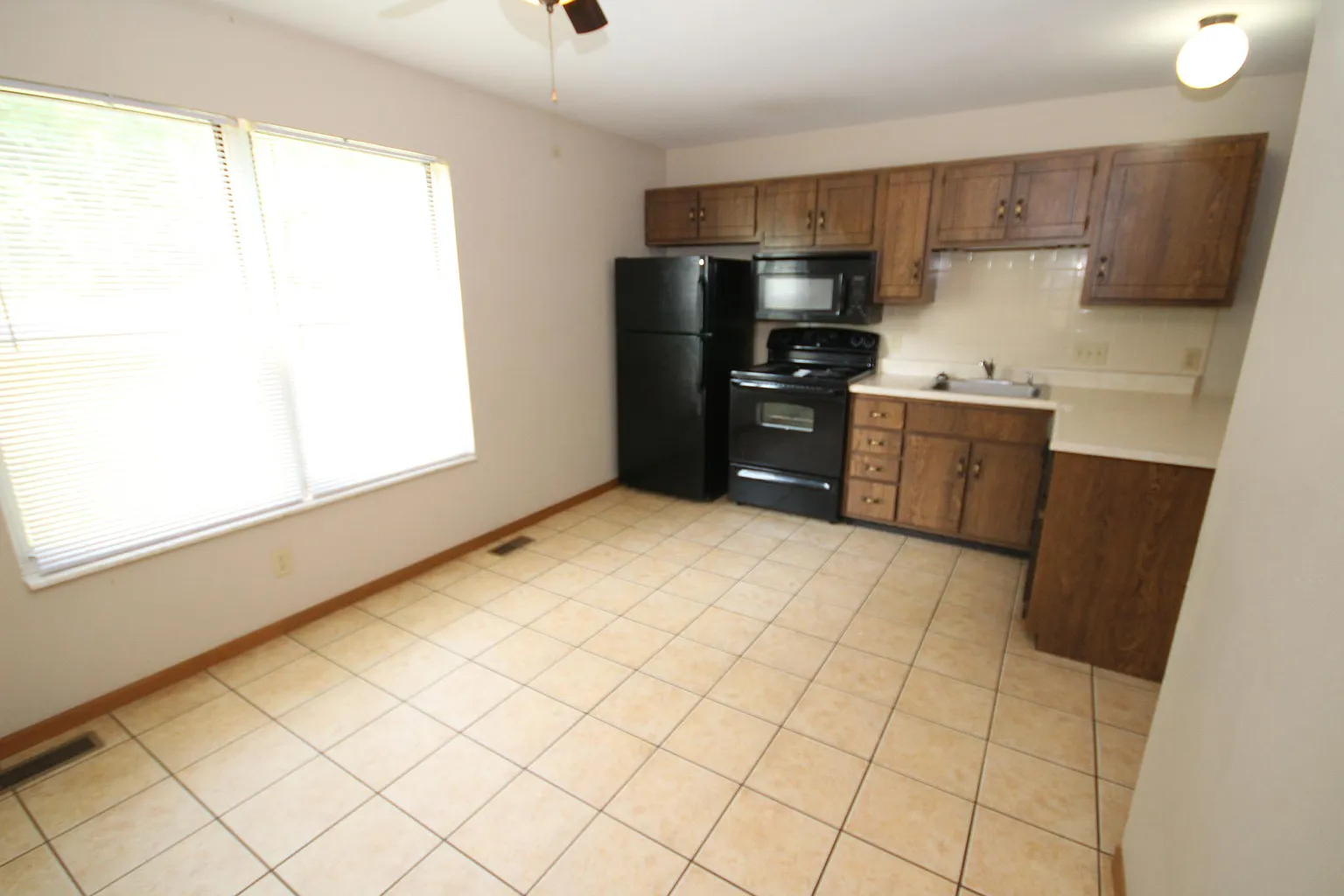 2257 N Village Dr photo 1