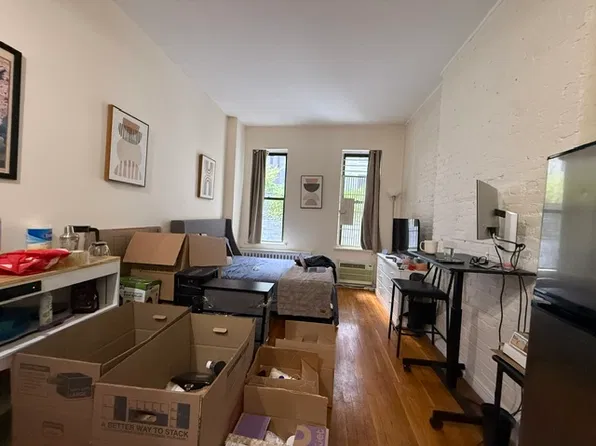 304 East 81st Street image 1 of 5