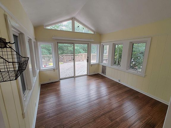 4th image of 924 E Highland Pl