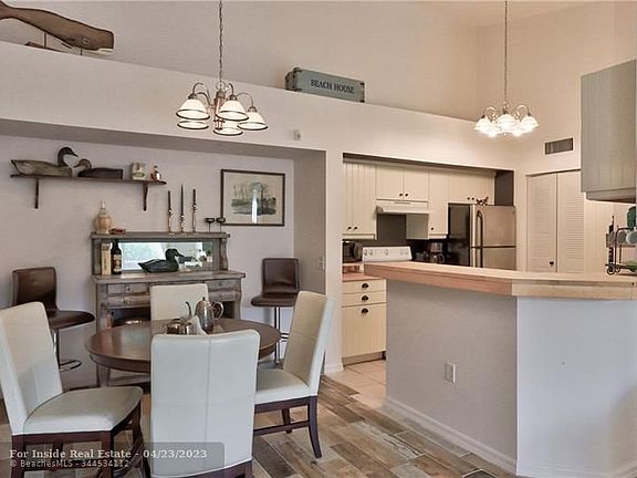 2nd image of 322 Villa Cir