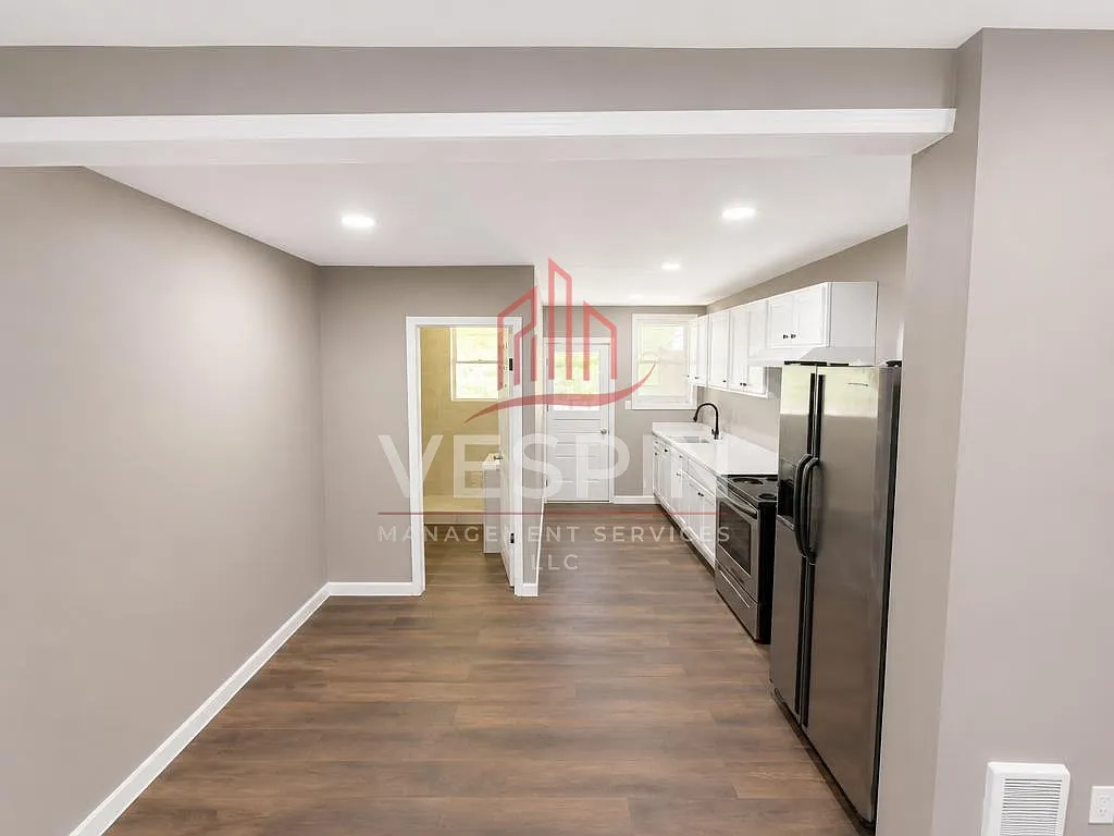 3 bed, 1036 sqft, $1,200 — Photo 2