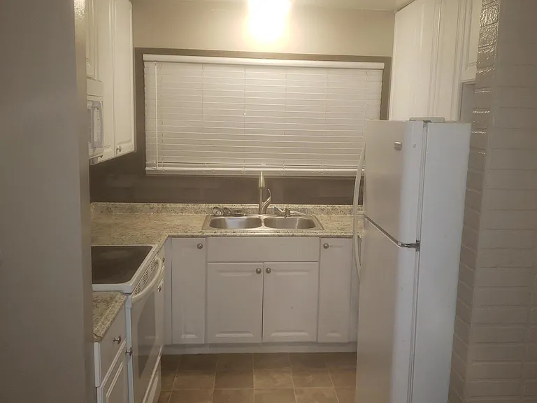3839 Pentagon Dr — Photo 1