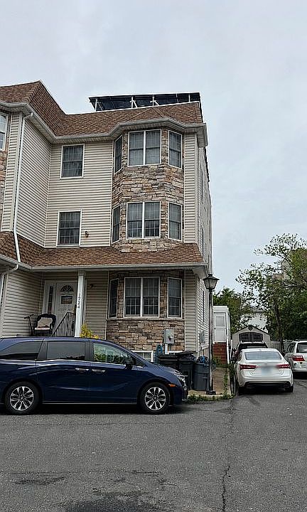 1st image of 1724 Willow Ct