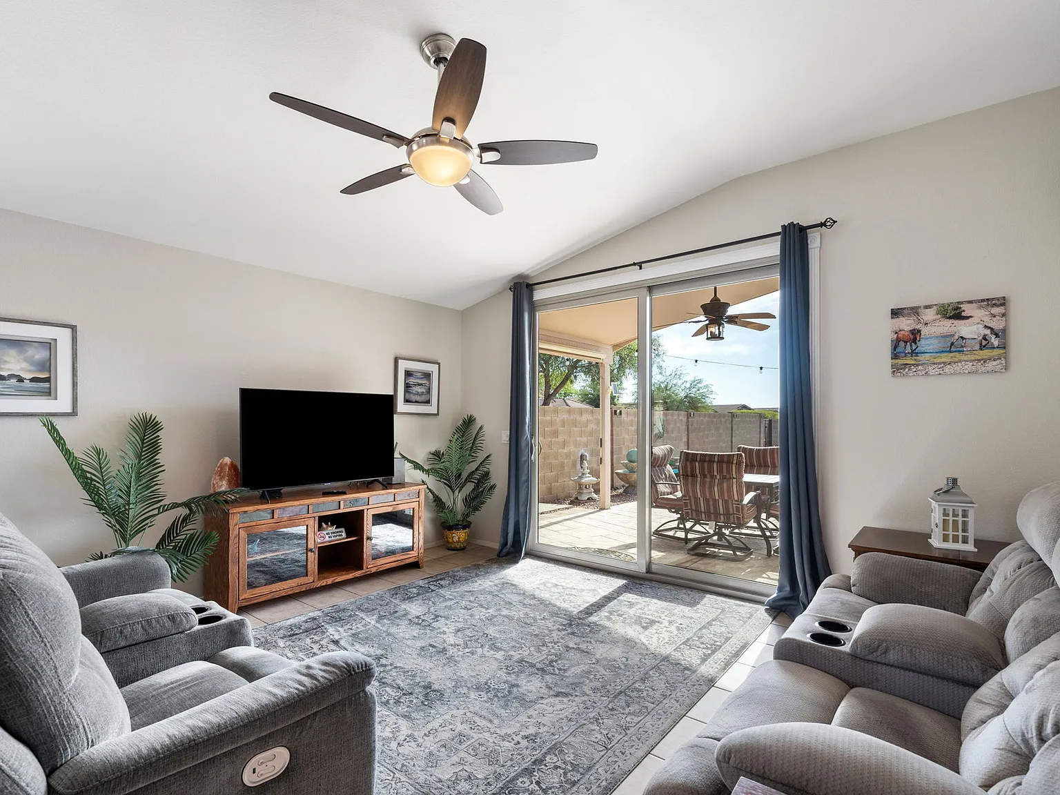 3 bed, 1284 sqft, $2,400 — Photo 2