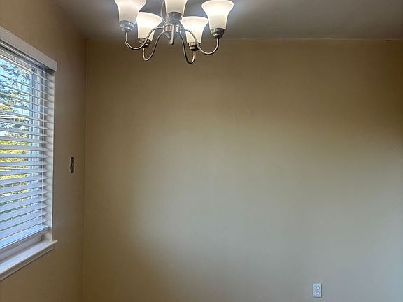 3rd image of 3747 Underwood Dr APT 4