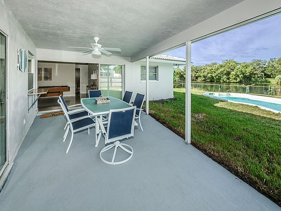 3rd image of 735 Del Oro Dr