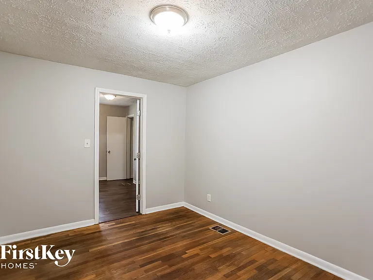 727 Alfred Rd NW — Photo 8