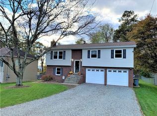 215 Holt Ln, Monroeville, PA 15146
