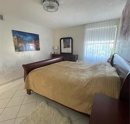 4th image of 17620 Atlantic Blvd APT 517