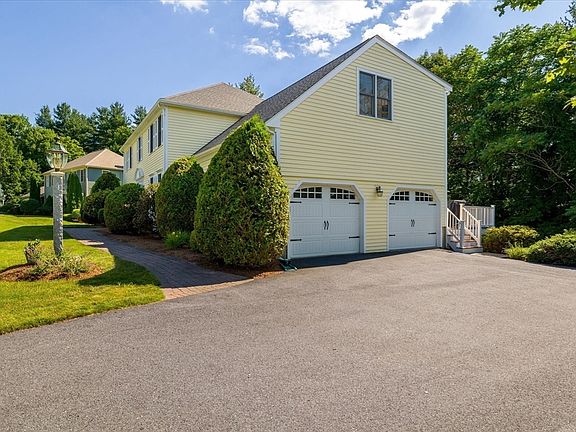 3rd image of 77 Lamplighter Dr