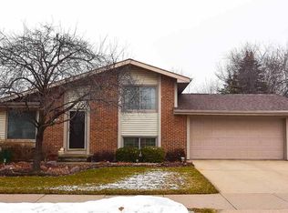 1140 W 19th Ave, Oshkosh, WI 54902