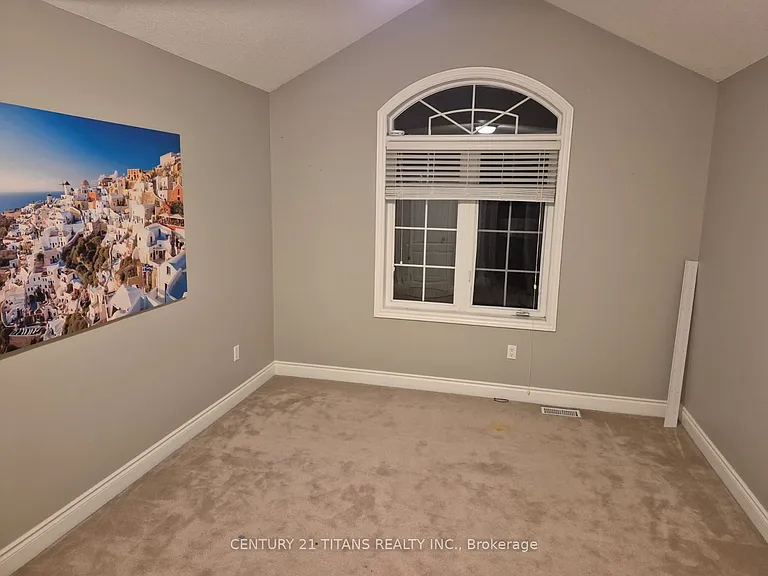 170 Tawny Cres — Photo 18