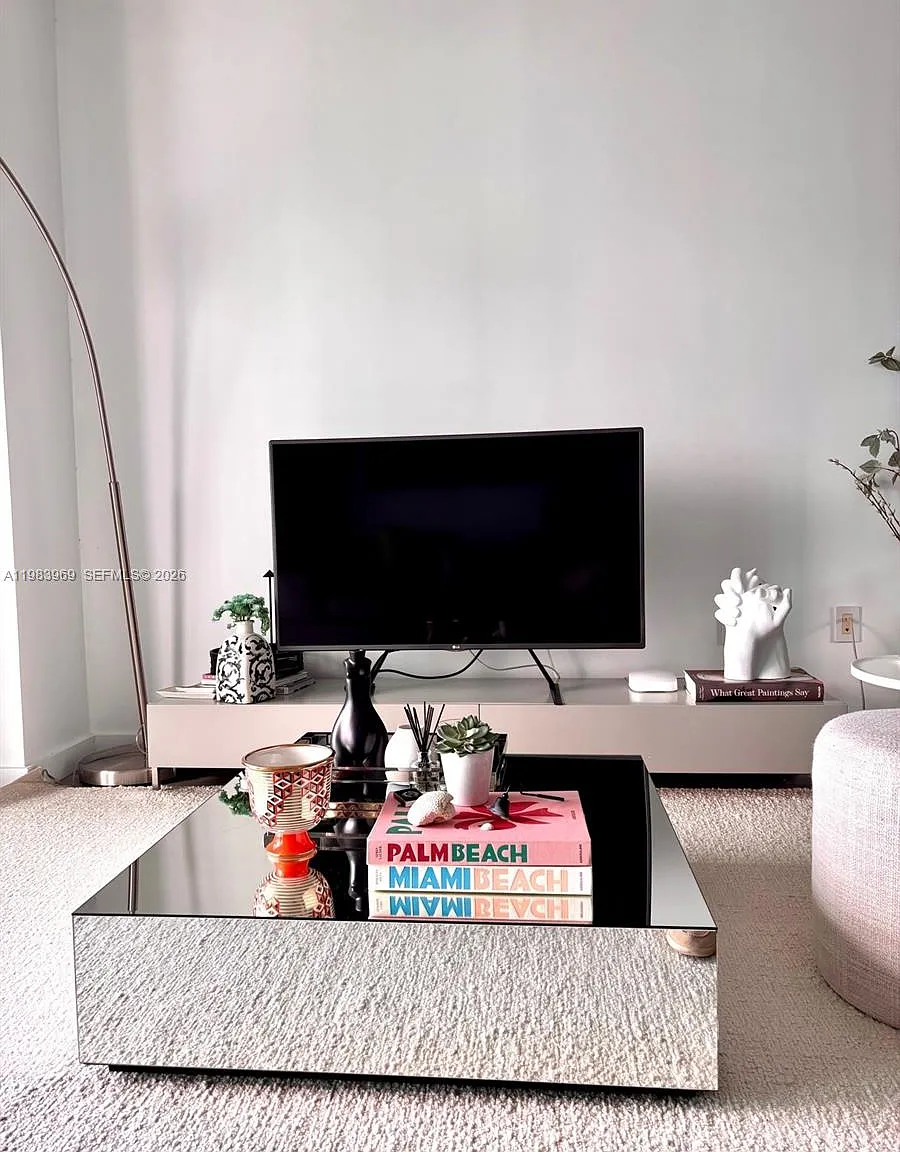 Icon Bay Condo — Photo 3