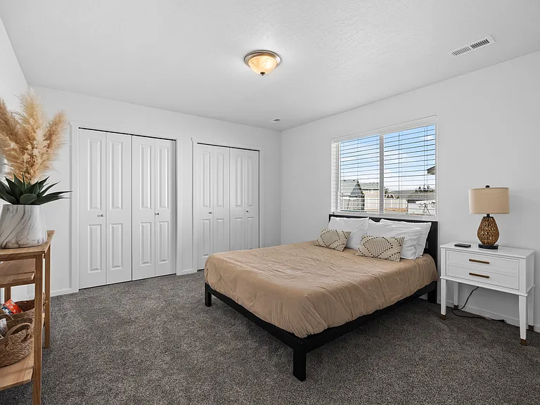 326 S Treeline St — Photo 3