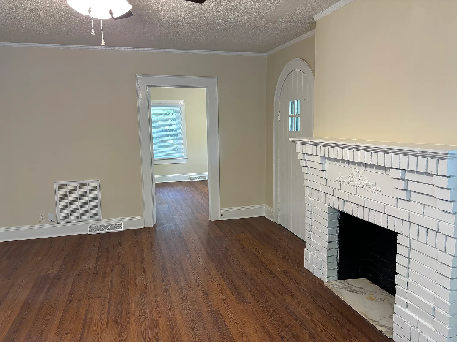 2 bed, $1,300 — Photo 4