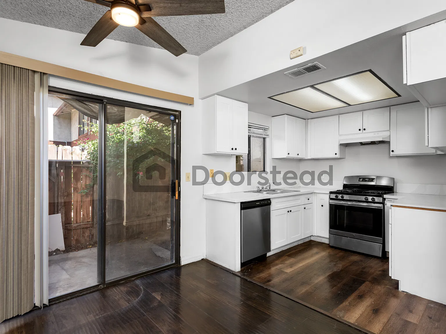3 bed, 1.5 bath, 1272 sqft, $2,700 — Photo 2