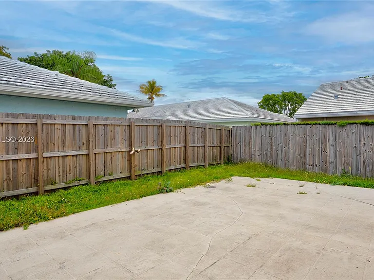 6410 SW 112th Pl — Photo 2