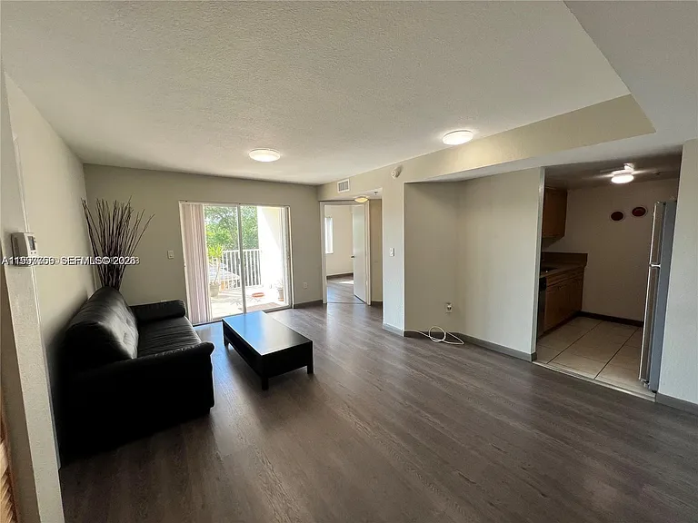 637 SW 3rd St #306 — Photo 3
