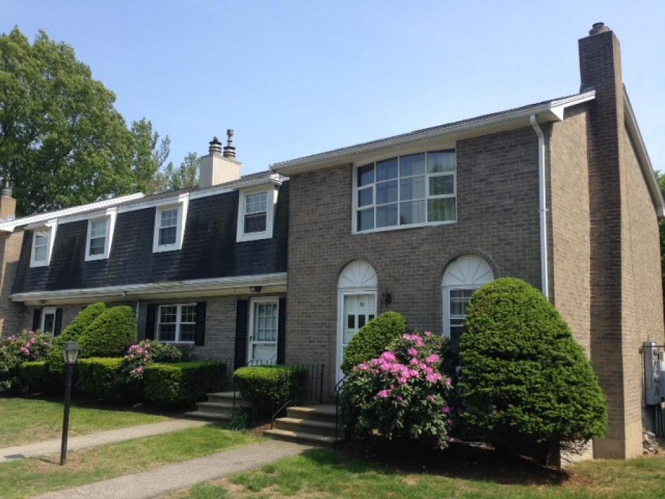 1st image of 49 Fieldstone Dr